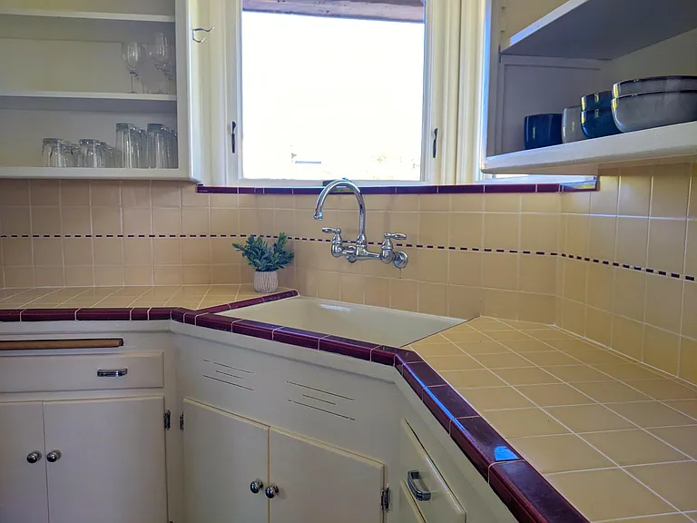 1303 Berkeley Way — Photo 6