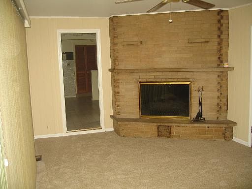 5th image of 802 E Greenwood Dr