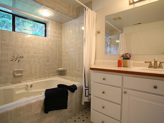 Bath with Jetted Tub