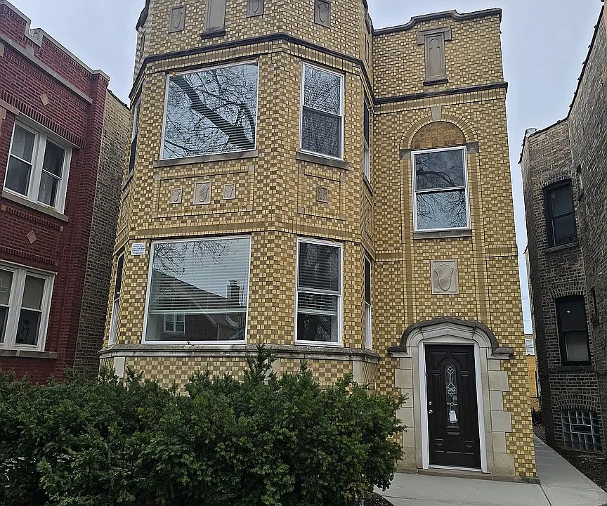 1st image of 5814 N Rockwell St #G