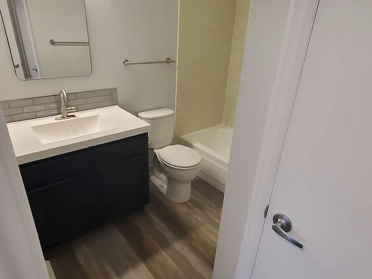 645 Manhattan Pl #307 — Photo 8