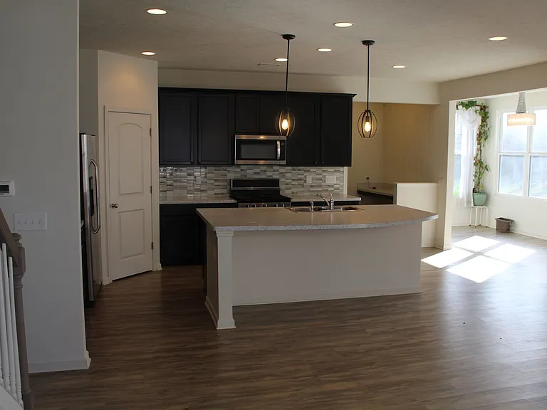 1390 Sarah Way — Photo 7