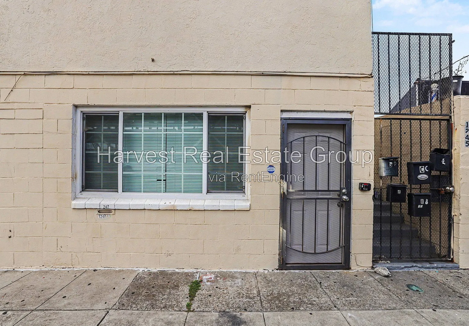 1 bed, 1.0 bath, 734 sqft, $1,550 — Photo 2