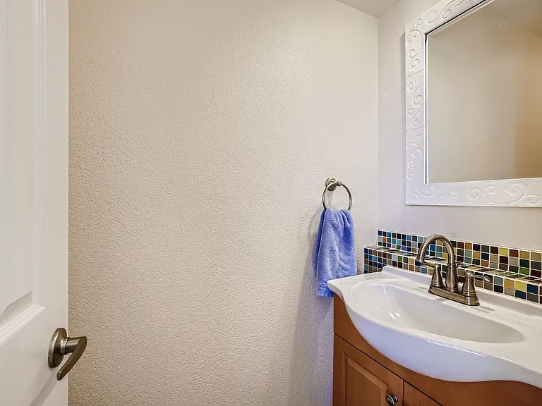 3974 Hawthorne Cir — Photo 10