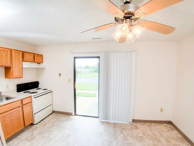 THE WILLOWS APARTMENT COMMUNITY — Photo 6