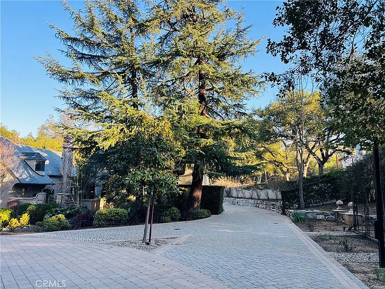 4110 Woodleigh Ln — Photo 4