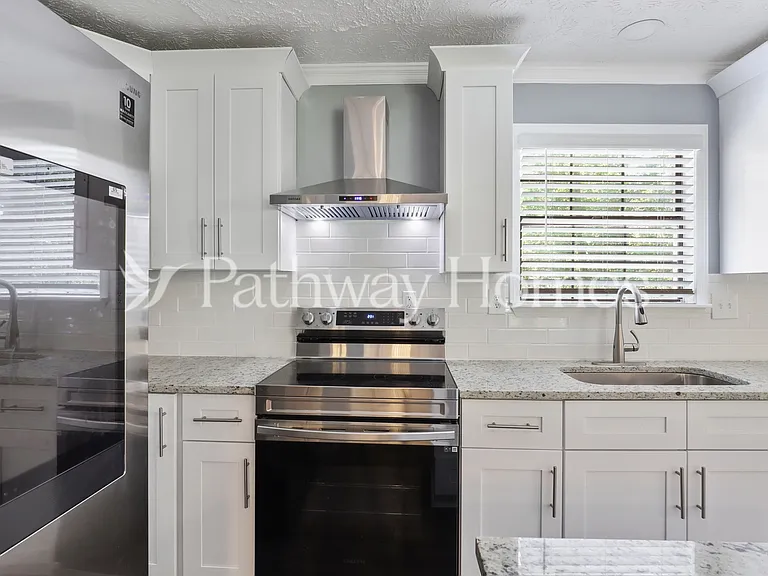 4254 Southvale Dr — Photo 9