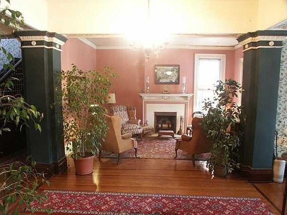 4th image of 867 Neil Ave