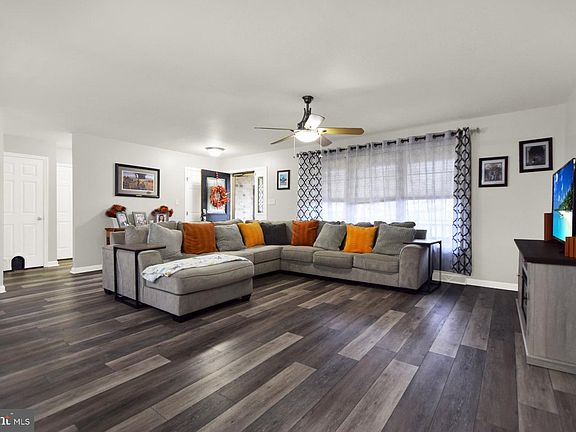 5th image of 204 Jade Dr
