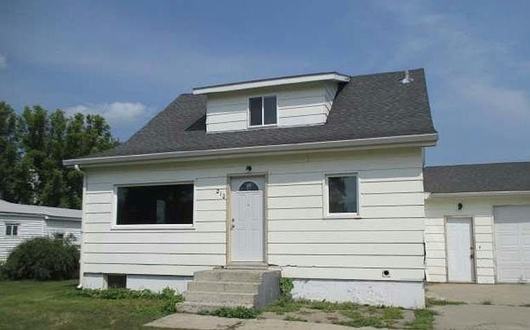 1st image of 210 2nd St