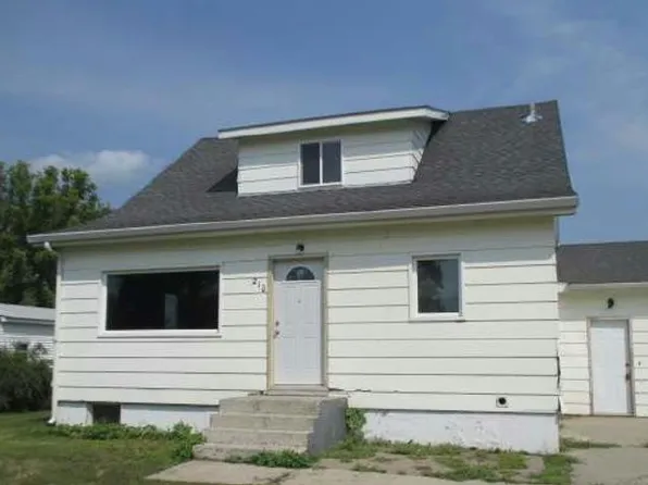 210 2nd St, Oakes, ND 58474