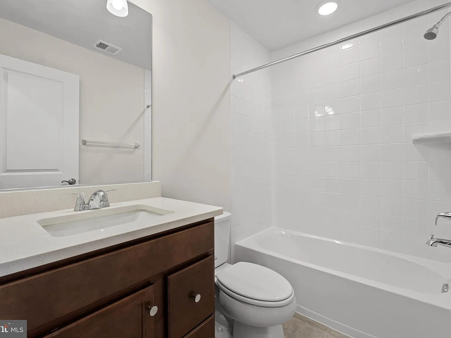 4 bed, 4.5 bath, 2055 sqft, $3,495 — Photo 4