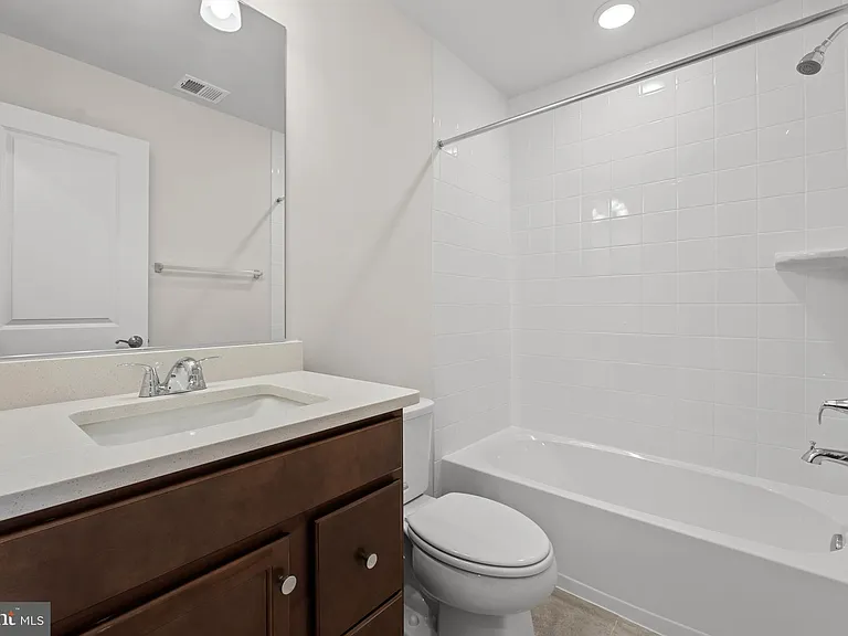 6045 Soho Way — Photo 4