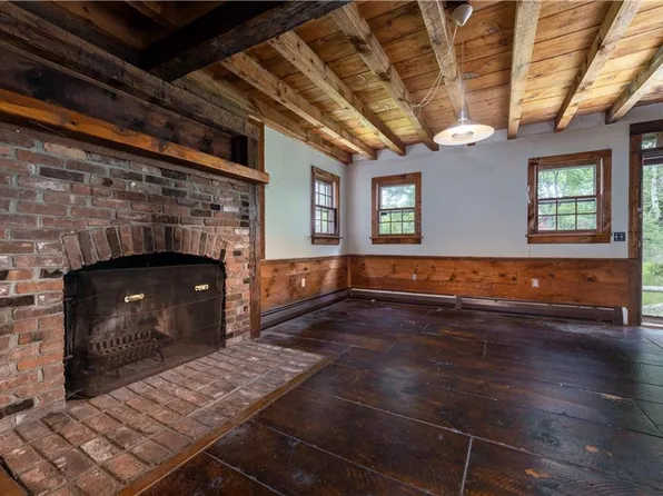 84 Skunk Hill Rd, Hope Valley, RI 02832