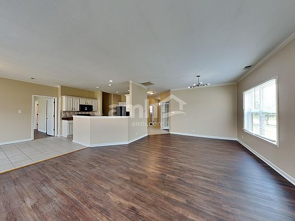 5th image of 8426 Stark Dr