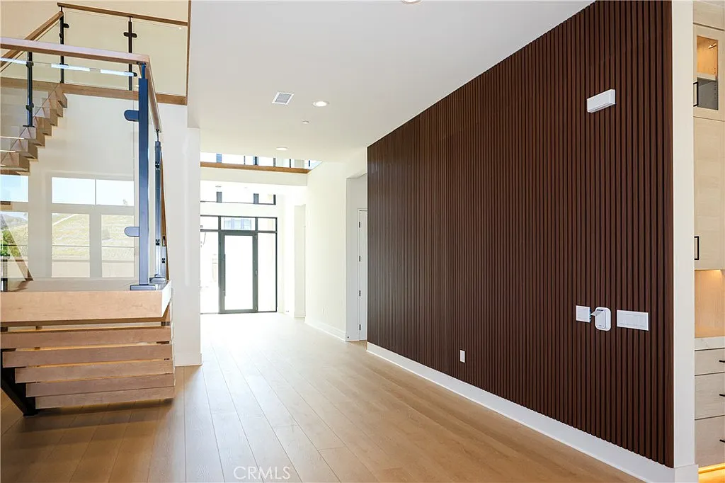 5 bed, 5.5 bath, 4542 sqft, $23,000 — Photo 4
