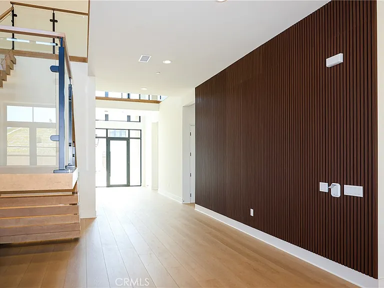 446 Ridgecrest — Photo 4