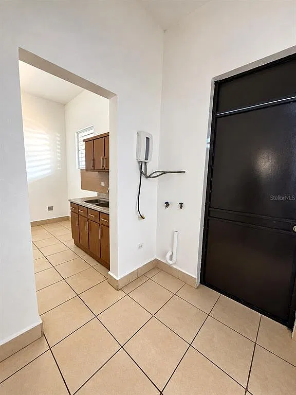 3 bed, 1.0 bath, 3160 sqft, $750 — Photo 4