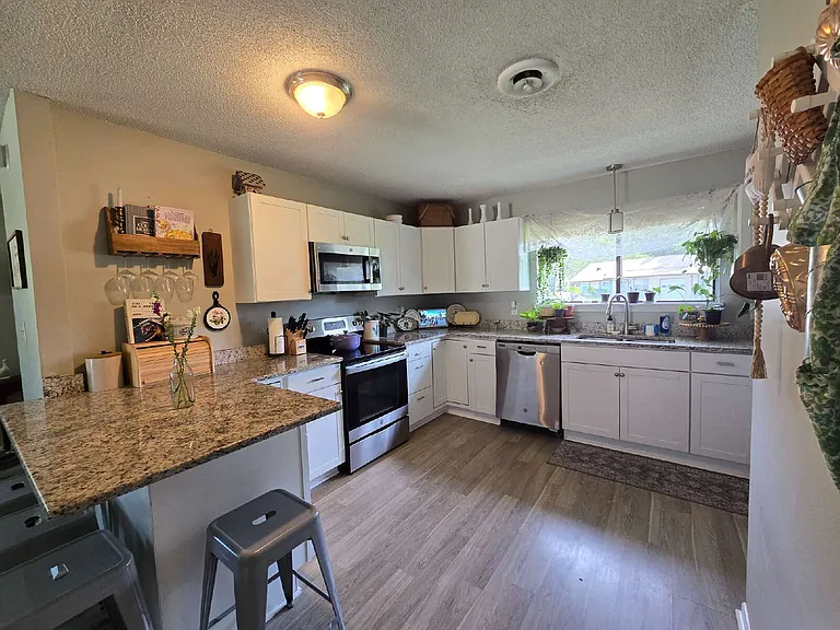 504 Dennis Rd — Photo 8