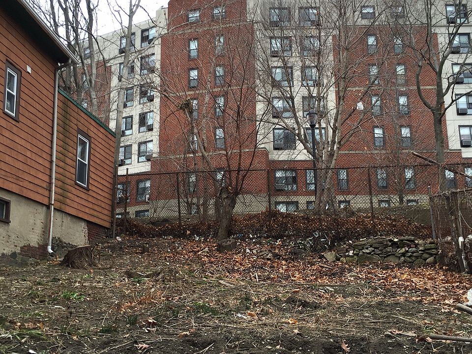 2nd image of 120 Beacon St