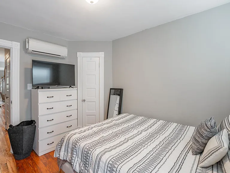 6 S Auburn Ave — Photo 10