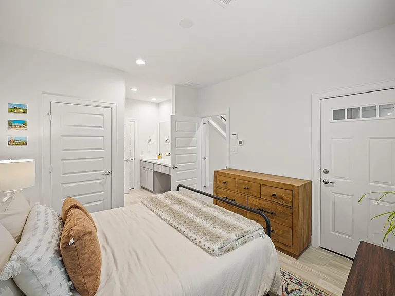 2709 Clinton Dr — Photo 5