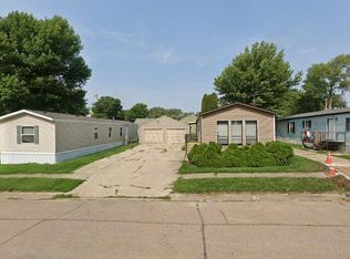 1500 S 3rd Ave #10, Sheldon, IA 51201