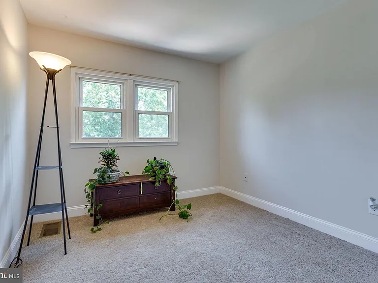 9427 Cherwek Dr — Photo 17