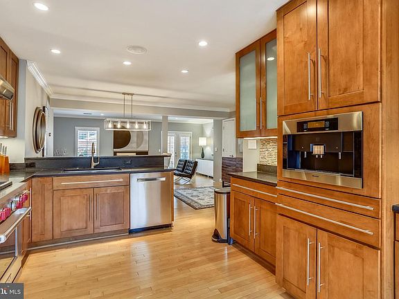 5th image of 6350 Crooked Oak Ln