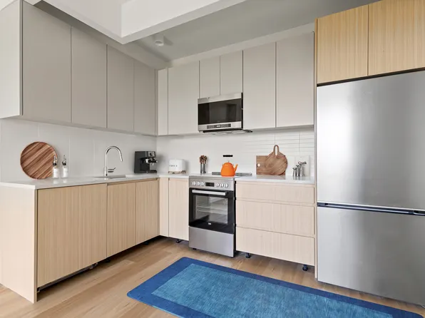 170 West 225th Street image 3 of 24