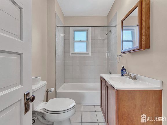 3rd image of 329 George St Floor 2