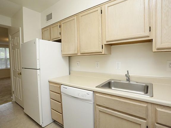 3rd image of 3917 5th St N