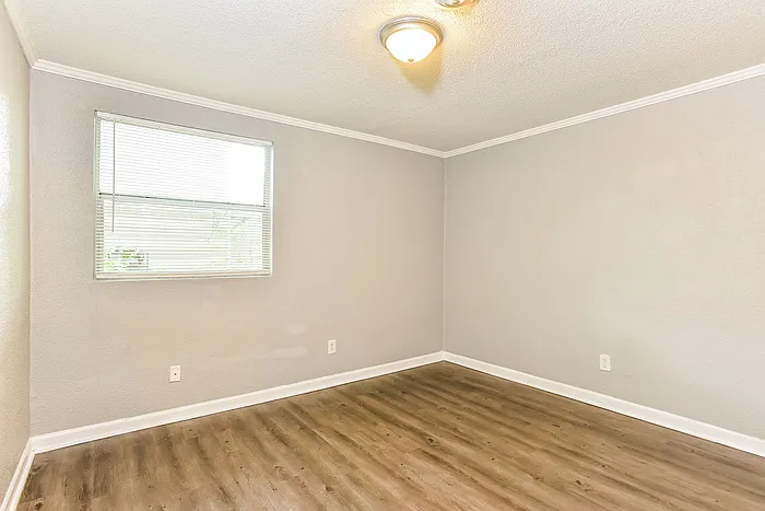 213 Power Ave — Photo 9