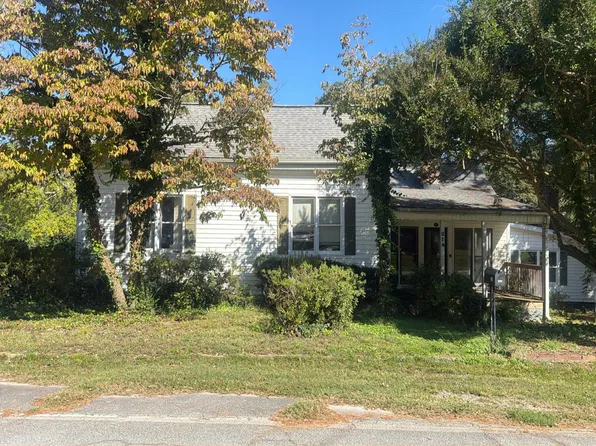 214 Walhalla St, Westminster, SC 29693