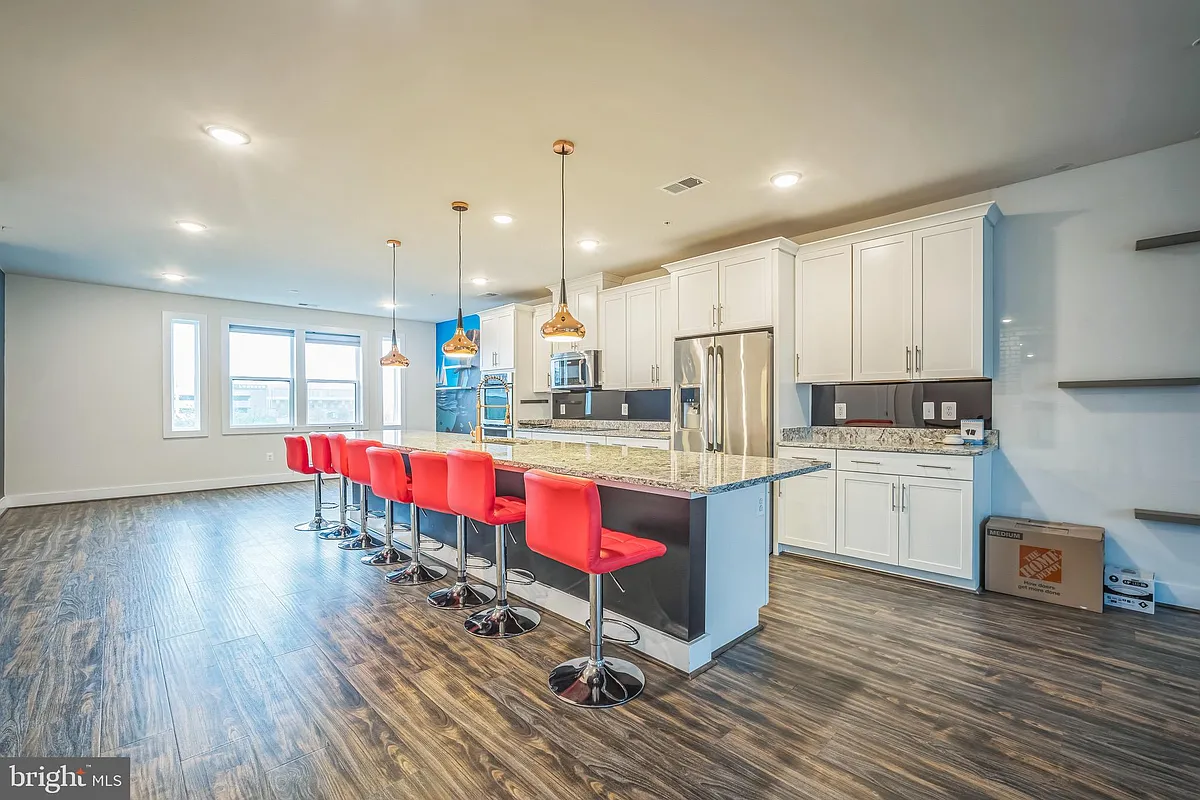 Photo 2 of 16 - 44764 Tiverton Sq - Ashburn, VA Building Photo - 44764 Tiverton Sq