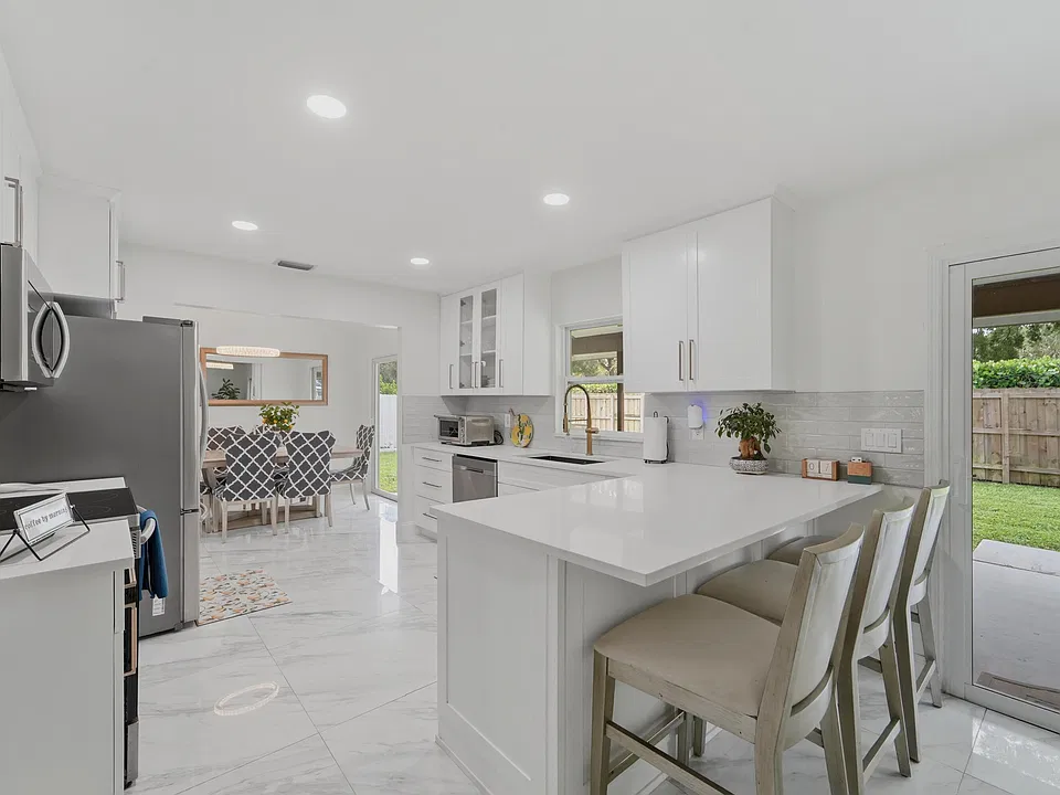 956 Sage Ave