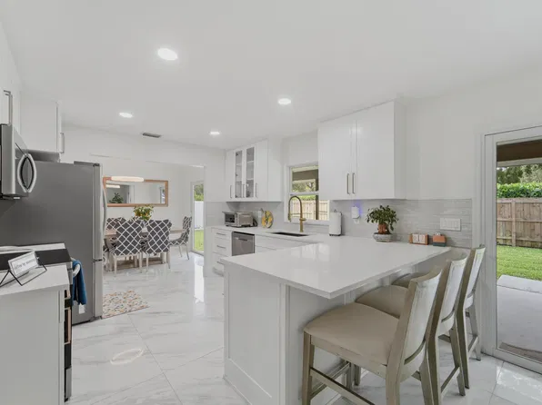 956 Sage Ave, Wellington, FL 33414