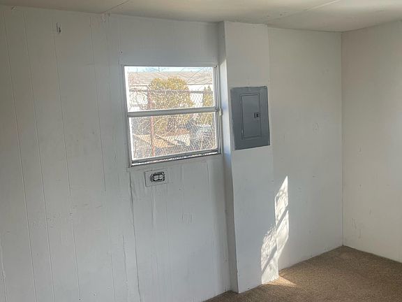 4th image of 32 McMichaels Ct #1