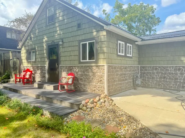 304 W South St, Greenville, MI 48838