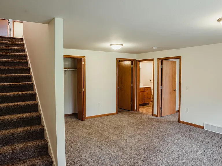 828 Oregon Parks Ave — Photo 15