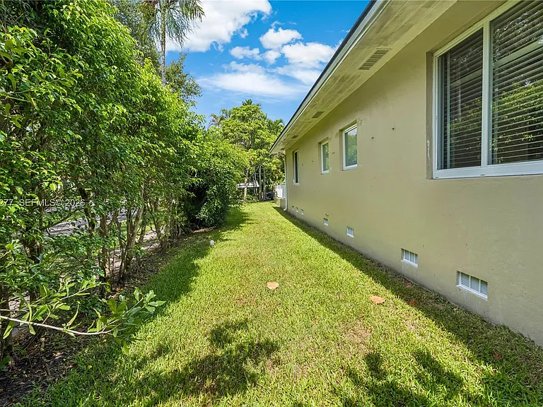 2514 E Granada Blvd — Photo 4