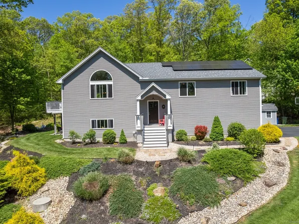 19 Portage Trail, East Hampton, CT 06424