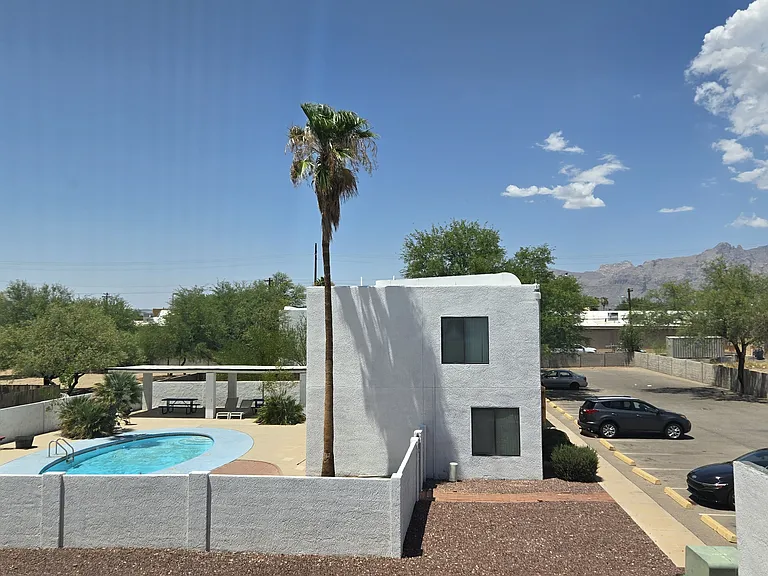 1807 E Hedrick Dr — Photo 1