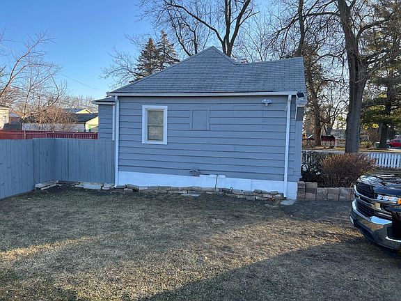 2nd image of 122 Woodland Dr