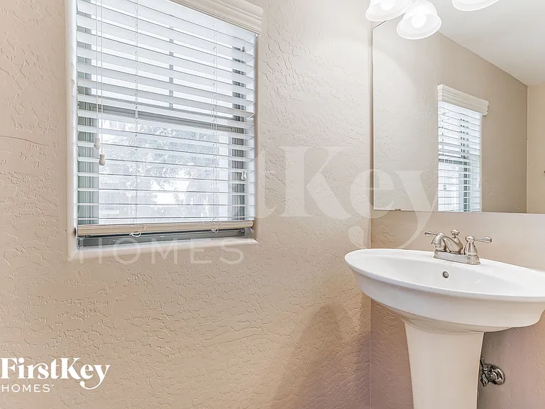 127 E Catclaw St — Photo 13
