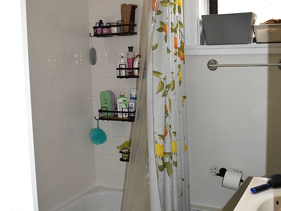 4th image of 3815 N Greenview Ave #G