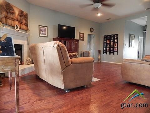 4th image of 207 Ash Dr