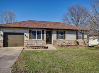 1515 W Meadow St, Ozark, MO 65721