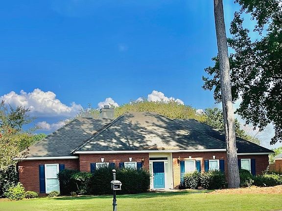 2nd image of 540 Towne Lake Dr