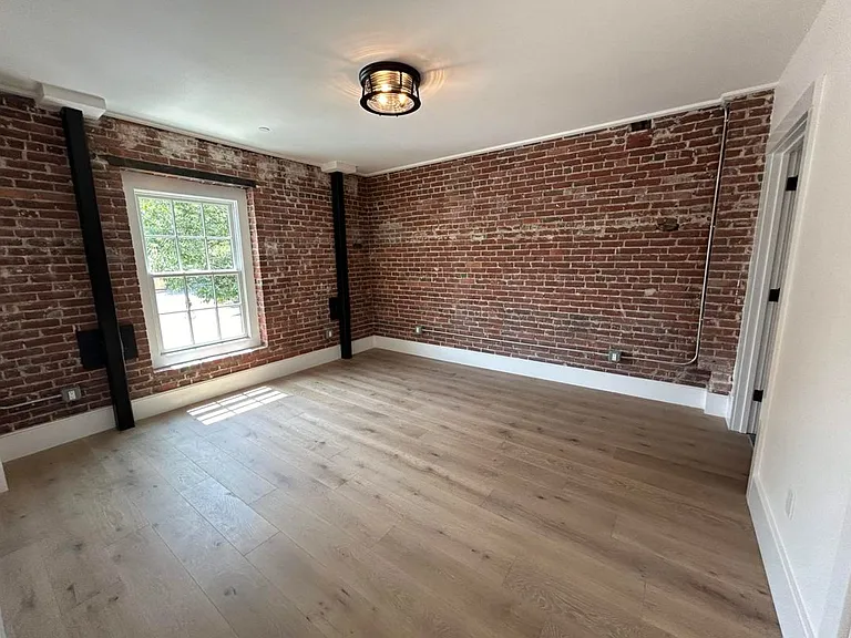 55 Water St #203 — Photo 6